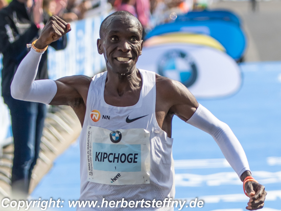 Eliud Kipchoge läuft Weltrekord 2:01:39 Stunden Berlin 2018